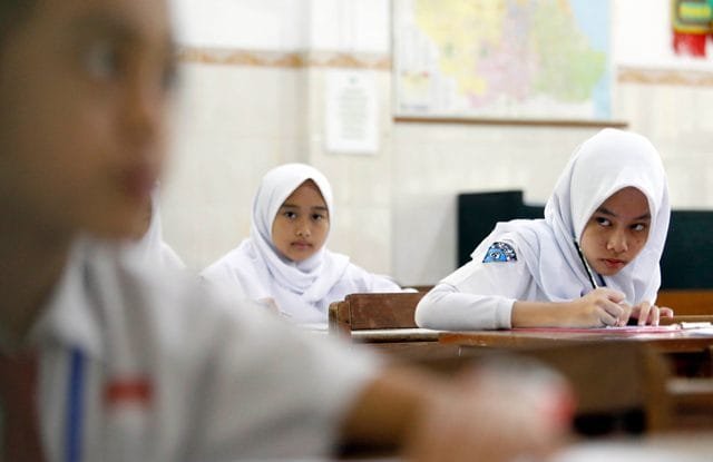 7 Fakta Penerapan Belajar di Rumah: Tugas Maha Berat, Tak Punya Kuota Internet