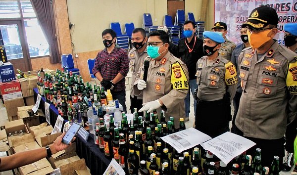Polisi Sita Ribuan Botol Miras di Cimahi, KBB dan Margaasih