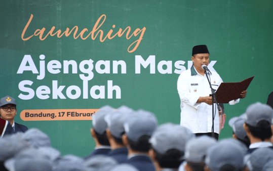 Pemda Provinsi Jabar Luncurkan Program Ajengan Masuk Sekolah