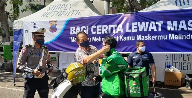 Jurus Hentikan Wabah Covid-19, PT. NTI Sebar 1.000 Masker untuk Garda Pengendara