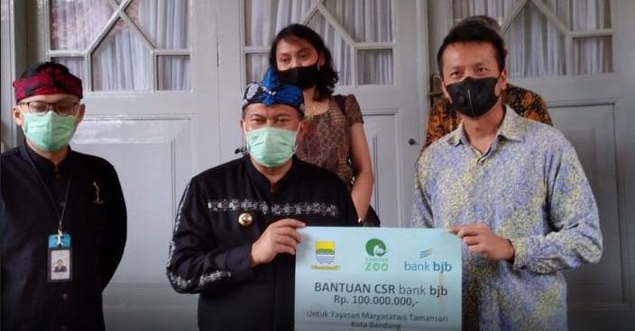 Walkot Serahkan Bantuan Rp 100 Juta ke Bunbin Bandung, CSR dari bank bjb