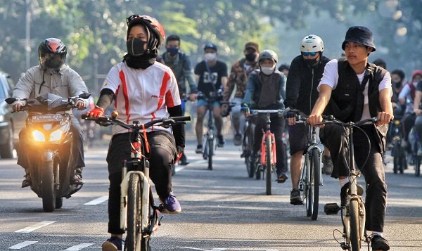Demam Bersepeda di Bandung Berawal dari PSBB, Pedagang Ketiban Untung
