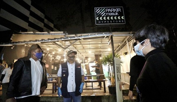 2 Kafe di Dago Disegel