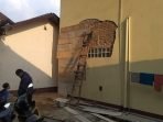 Saat Nyalakan Water Heater Tabung Gas Meledak, Ruhimat Terpental dan Luka Bakar