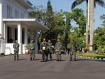 KSAD Jenderal Andika Perkasa saat memberikan penjelasan terkait kasus Covid-19 di Secapa AD Bandung, di Markas Komando Daerah Militer III/Siliwangi, Kota Bandung, Sabtu (11/7/2020). Foto: Muhammad Dikdik/Radarbandung.id