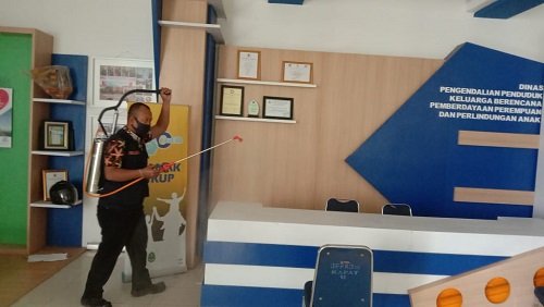 Seorang ASN Positif Covid-19, Seluruh Ruang Kantor Pemkab Bandung Barat Disemprot Disinfektan