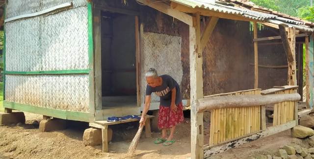 Bertahun-tahun Hidup Digubuk Reyot, Nenek Nemah Akan Punya Rumah Baru