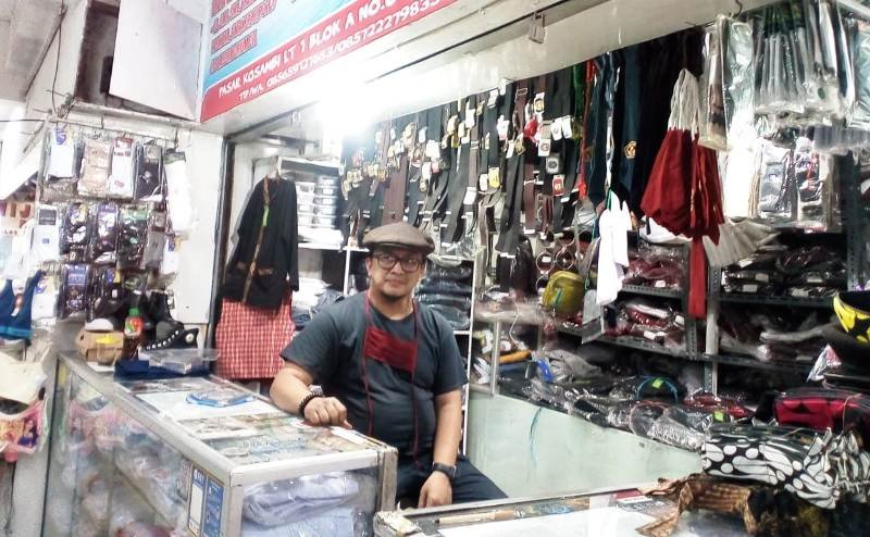 Pedagang Seragam Sekolah di Bandung Menjerit..! Corona Bikin Omzet Terjun Bebas