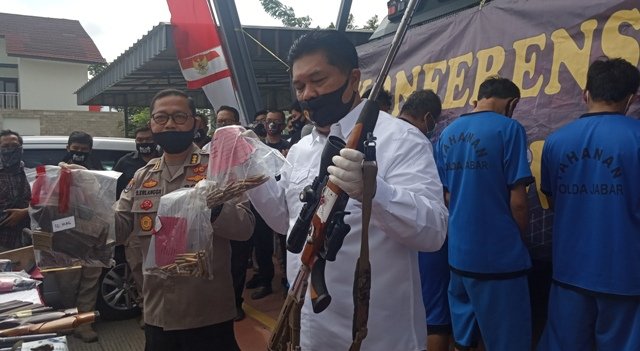 Polda Jabar Ringkus Pemilik Senpi Ilegal Asal Nagreg Beserta Ratusan Peluru