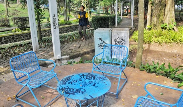 Taman-taman di Bandung Jadi Korban Aksi Vandalisme dan Pencurian