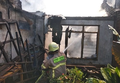 Ditinggal Pergi, Tungku Masih Nyala, Rumah di Cimahi Dilalap Api