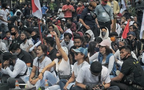 Pekerja Hiburan Malam Bandung Demo Kantor Walkot