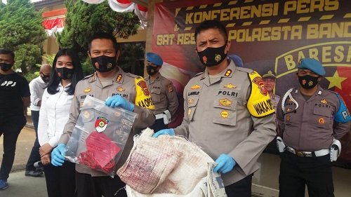 Gadis Remaja di Bandung Tewas Dibunuh Pacarnya Usai Berhubungan Badan, Lalu Mayat Dimasukkan ke Karung