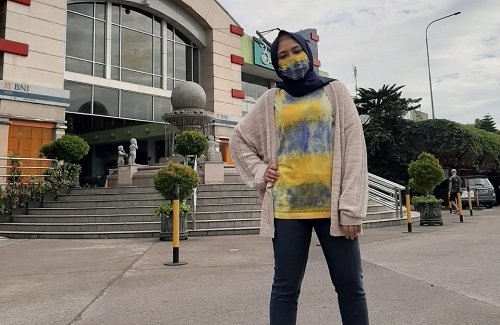 Fesyen Motif Tie Dye yang Kembali Hits di Bandung
