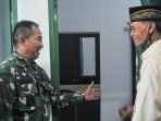 Danpusdikkav Pussenkav Serahkan Kunci Bedah Rumah dalam Program Baksos HUT ke-70
