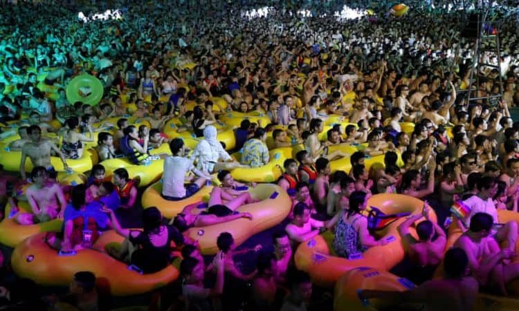 Rayakan Bebas Corona, Warga Wuhan Gelar Pesta Nan Meriah