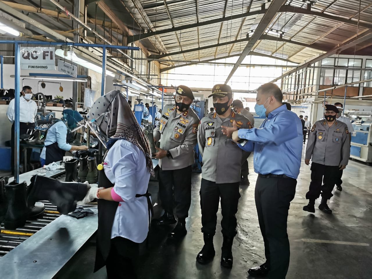 Kabaharkam Polri Kunjungi Perusahaan Pembuat Perlengkapan Pertahanan Dalam Negeri