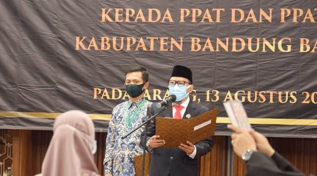 Kepala BPN Bandung Barat Lantik Camat Menjadi PPATS
