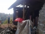 Waspada Angin Kencang, Rumah Warga Nyaris Ambruk di Cisarua KBB