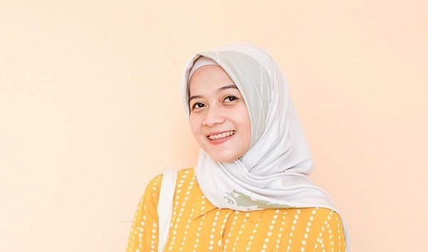 Dari Fashion Influencer, Finna Kini Jadi Panutan Ibu-ibu Milenial
