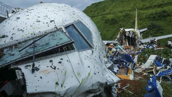 Pesawat Air India Express Jatuh dan Terbelah Dua