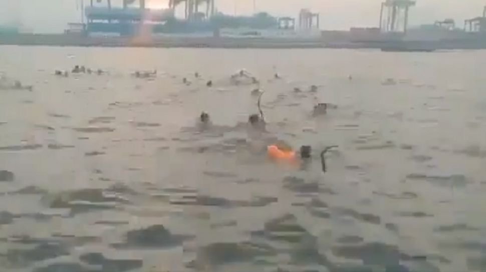 Cuma di Indonesia, Dua Kelompok Pemuda Tawuran di Laut
