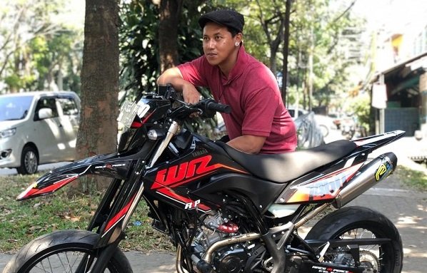 Yamaha WR 155 R Jadi Motor Pilihan Ujang Rambo Preman Pensiun