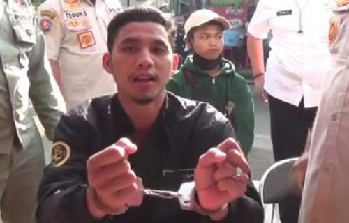 Satpol PP Borgol Warga Tak Pakai Masker