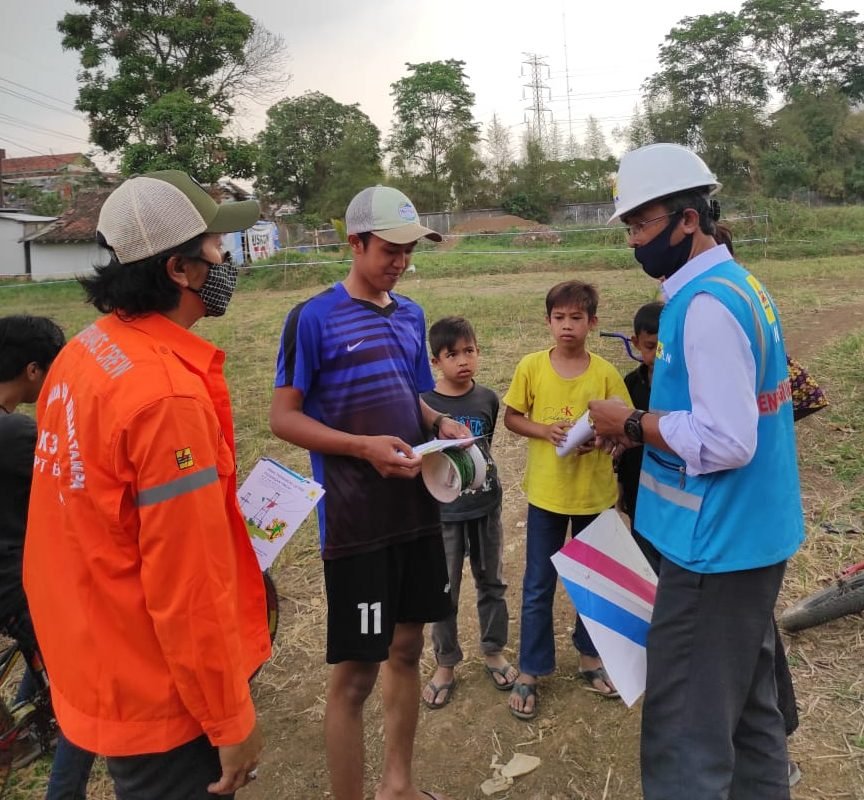 Musim Layangan, PLN UPT Bandung Jamin Pasokan dan Jaringan Listrik