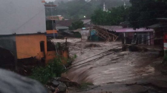 Sukabumi Diterjang Banjir Bandang