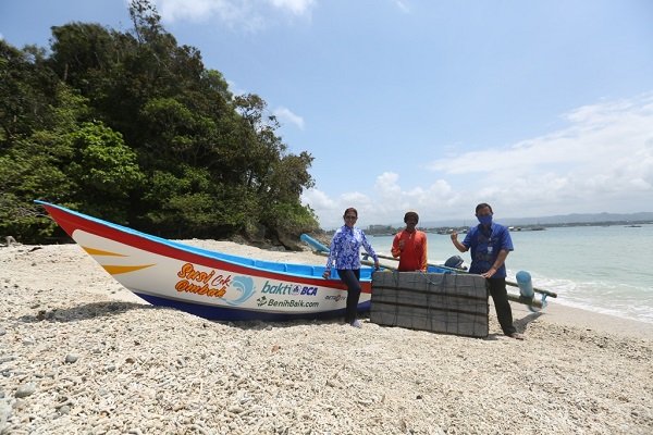 Dukung Program Nelayan Berseri Laut Lestari, BCA Salurkan Donasi Rp 280 Juta untuk Nelayan
