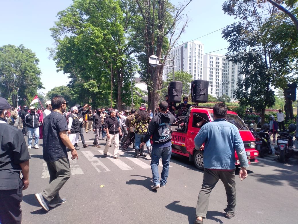 Unjuk Rasa Diwarnai Dugaan Perusakan Mobil Menuai Polemik