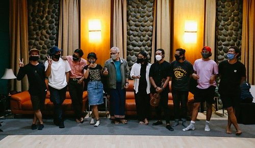 Rilis Single ‘Bagimu’, Iwan Fals Gandeng Musisi Bandung