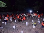 Pelanggar Masker Dihukum Berdoa di Kuburan Korban Covid-19