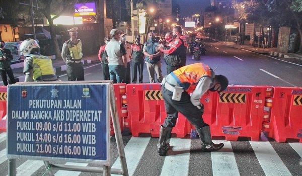 Malam Minggu, Penutupan Jalan di Kota Bandung hingga Jalur Perbatasan