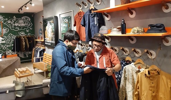 Pilihan Baju Biar Tetap Hangat di Musim Hujan