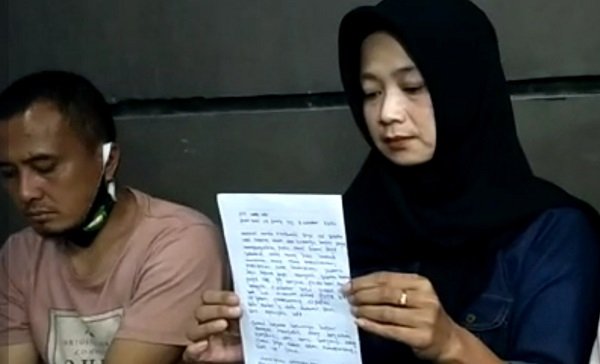 Muncul ke Publik, Iis Sukaesih Sampaikan Permintaan Maaf Sang Suami