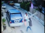 Seorang Wanita Dipukul Balok Kayu di KBB, Videonya Viral