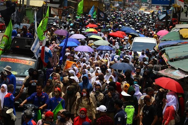Jokowi Teken Omnibus Law, Buruh Siap Demo Besar-besaran, Termasuk di Bandung dan Cimahi