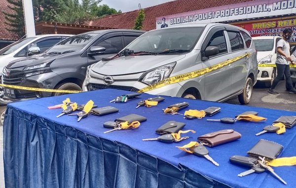 Gadaikan Mobil Rental, Sindikat Penipu di KBB Diringkus