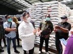 Kemensos Datangi Gudang Bulog Gedebage, Cek Stok Bansos Beras
