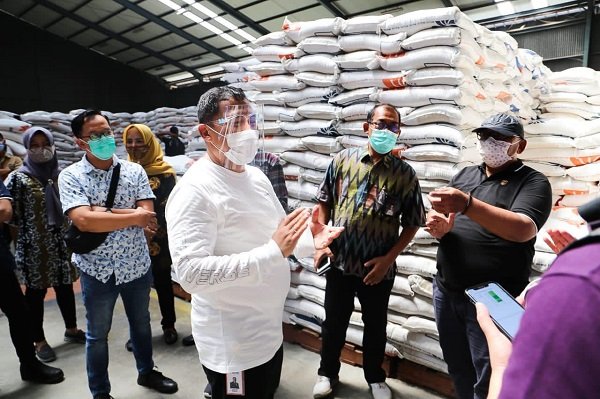 Kemensos Datangi Gudang Bulog Gedebage, Cek Stok Bansos Beras