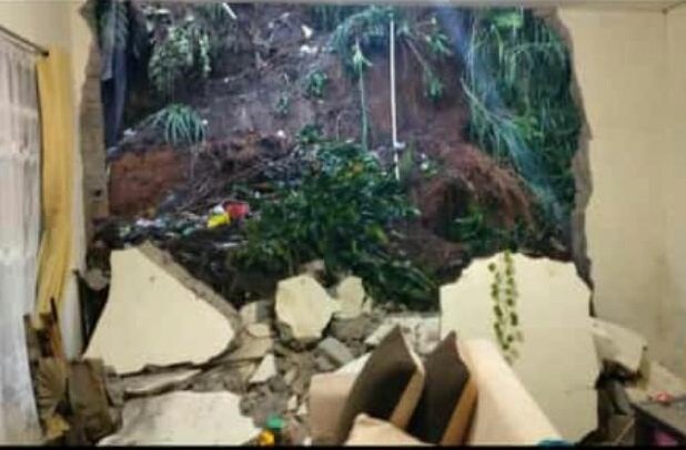 Lembang Diguyur Hujan, 1 Rumah Tertimpa Longsor