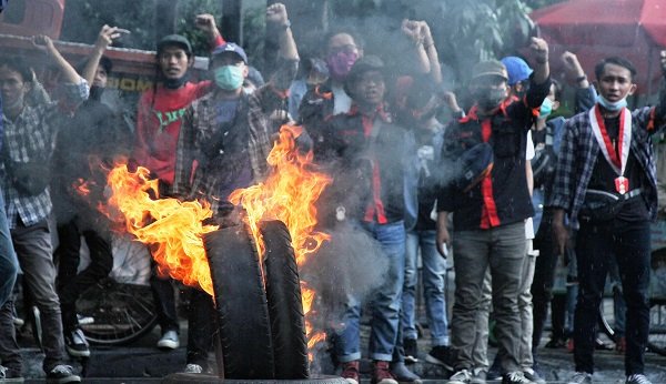 Gelombang Demo Satu Tahun Jokowi-Ma’ruf di Bandung