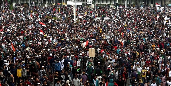 Polisi Diduga Pukuli Relawan Medis Muhammadiyah dalam Aksi Tolak Omnibus Law