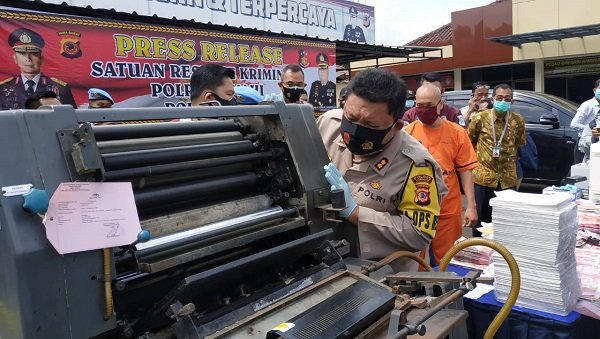 Pabrik Uang Palsu Dibongkar Polres Cimahi, Nilai Produksi Capai Rp24 Miliar