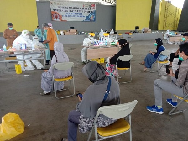 100 Wisatawan di Jabar Reaktif Covid-19