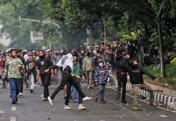 Kericuhan Pecah di Gedung Sate!
