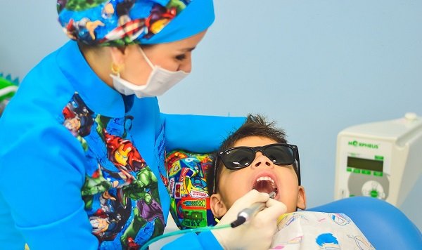 Bleaching Gigi Bikin Penampilan Lebih Menarik, Ini Kata Dokter