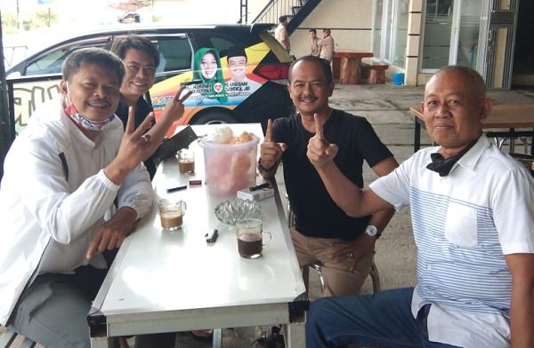 Ketika Usman Sayogi, Wakil Nia di Pilbup Bandung “Mesra” dengan Suami Yena Masoem